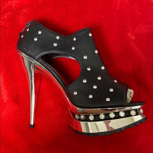 Heels - Picture 3 of 5